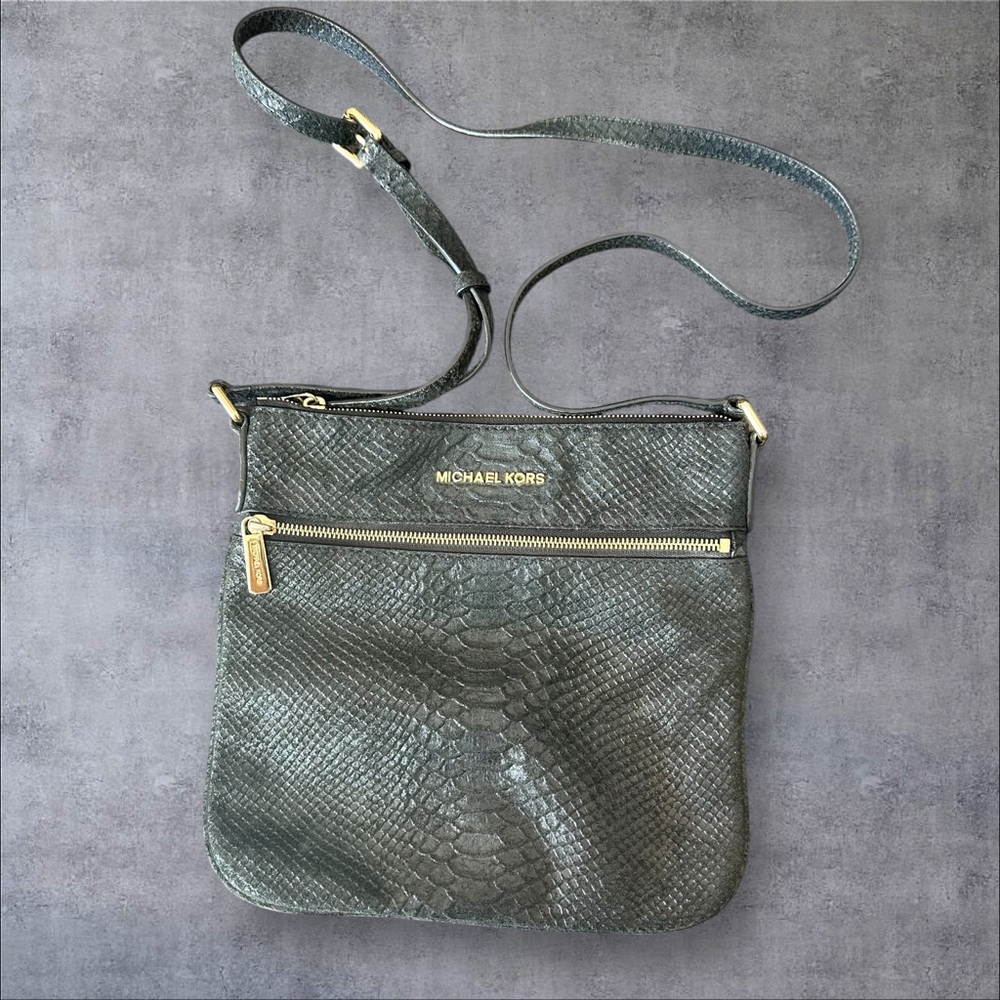 Michael Kors Signature Messenger Bag
